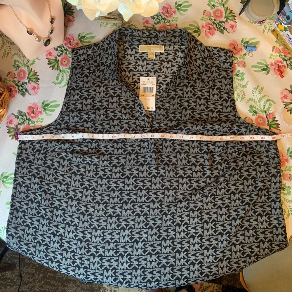 ❤️Price Drop❤️MICHAEL Michael Kors Black and Gray Logo Blouse - Picture 11 of 14